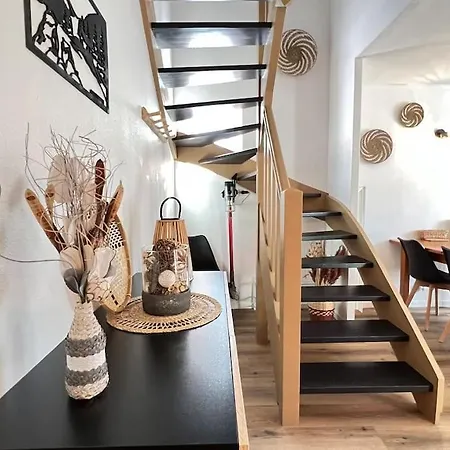 T3 Renove Avec Balcon, Vue Montagne Et Parking. Apartment *