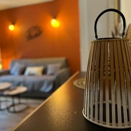 T3 Rénové Avec Balcon, Vue Montagne Et Parking. Apartamento