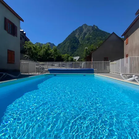 Apartment T3 Renove Avec Balcon, Vue Montagne Et Parking. Cauterets