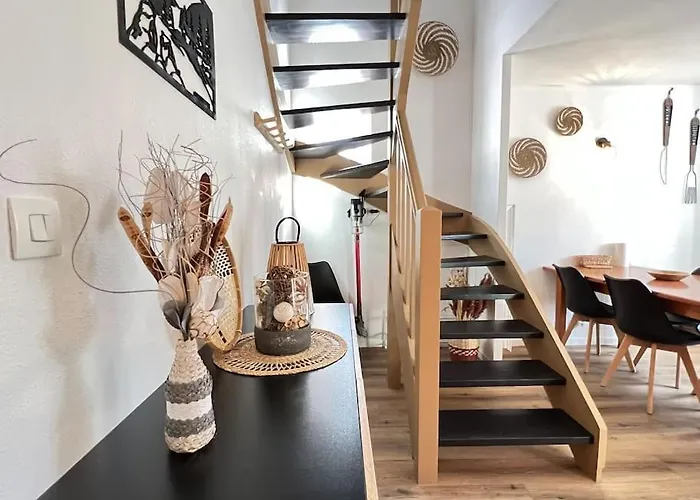 T3 Renove Avec Balcon, Vue Montagne Et Parking. Apartament *