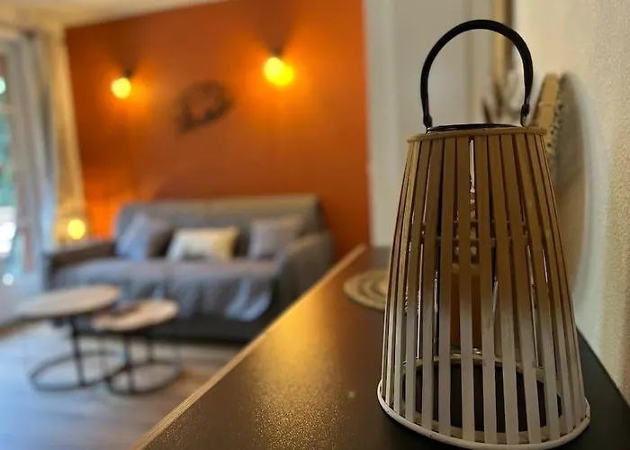 T3 Renove Avec Balcon, Vue Montagne Et Parking. Apartament